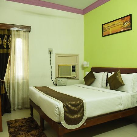 Rnb Select Vijay Delux Hotel Sultānpur Kültér fotó