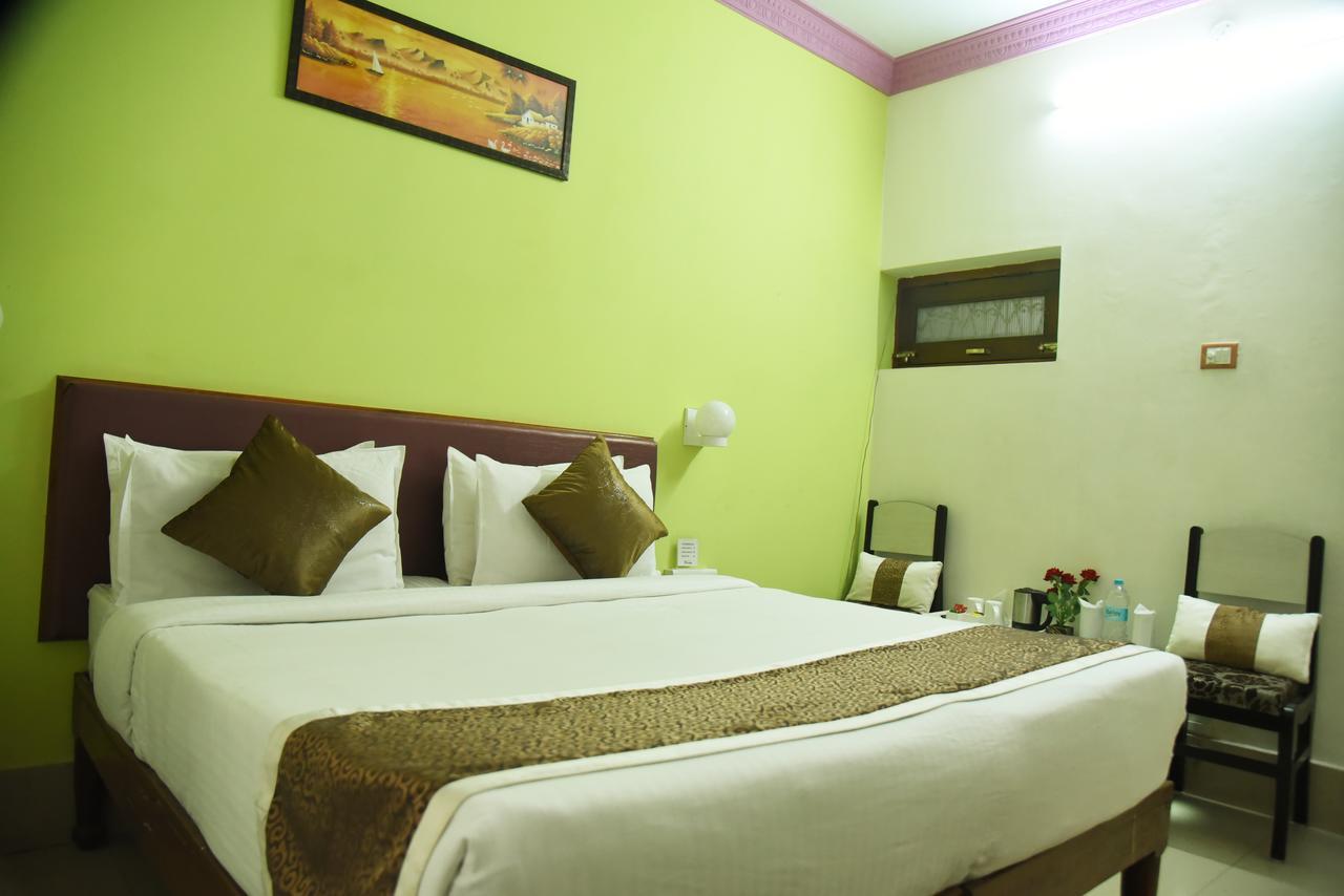 Rnb Select Vijay Delux Hotel Sultānpur Kültér fotó