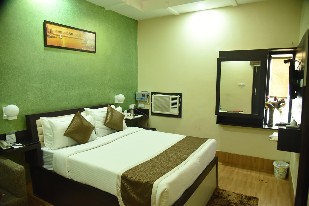 Rnb Select Vijay Delux Hotel Sultānpur Kültér fotó