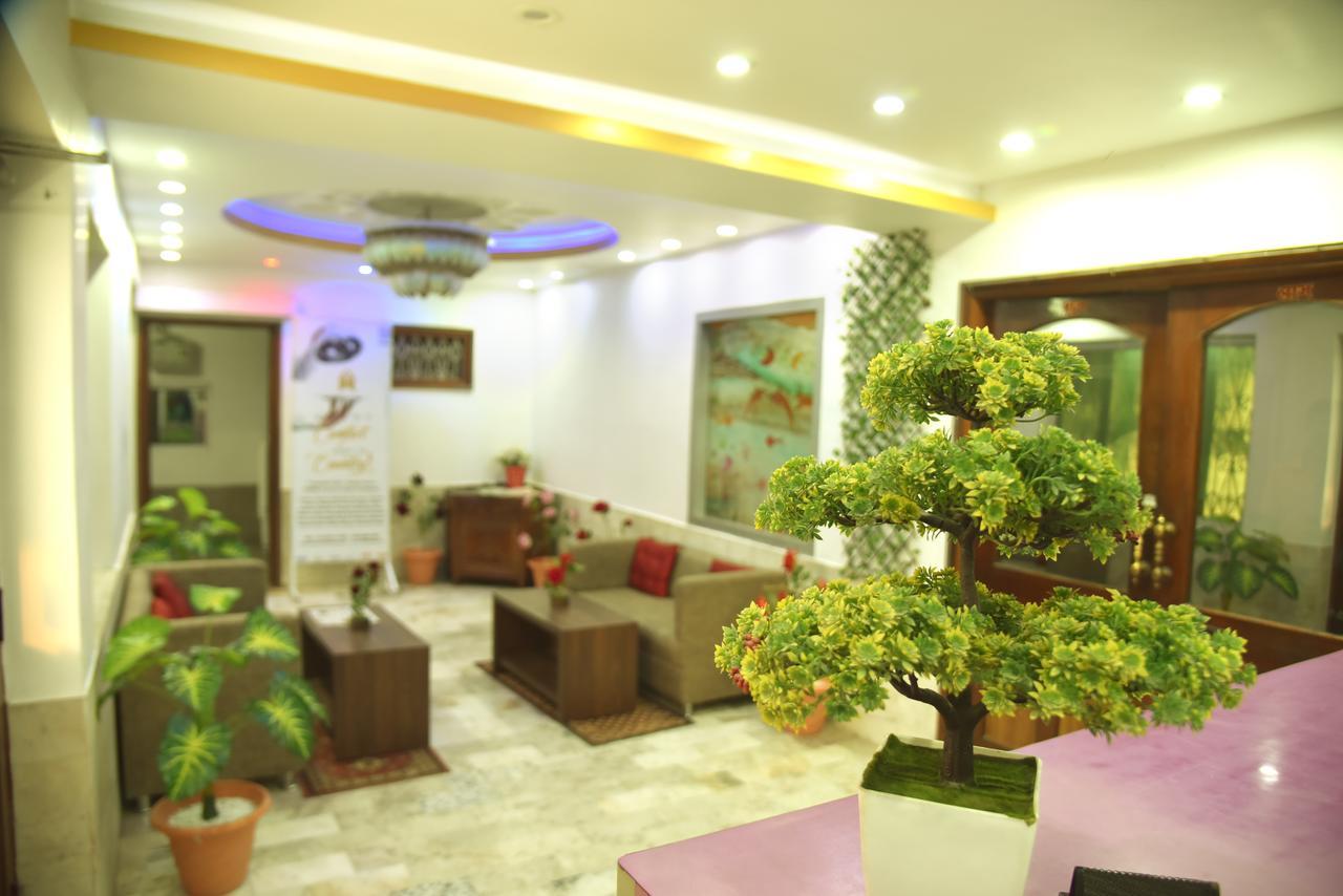 Rnb Select Vijay Delux Hotel Sultānpur Kültér fotó