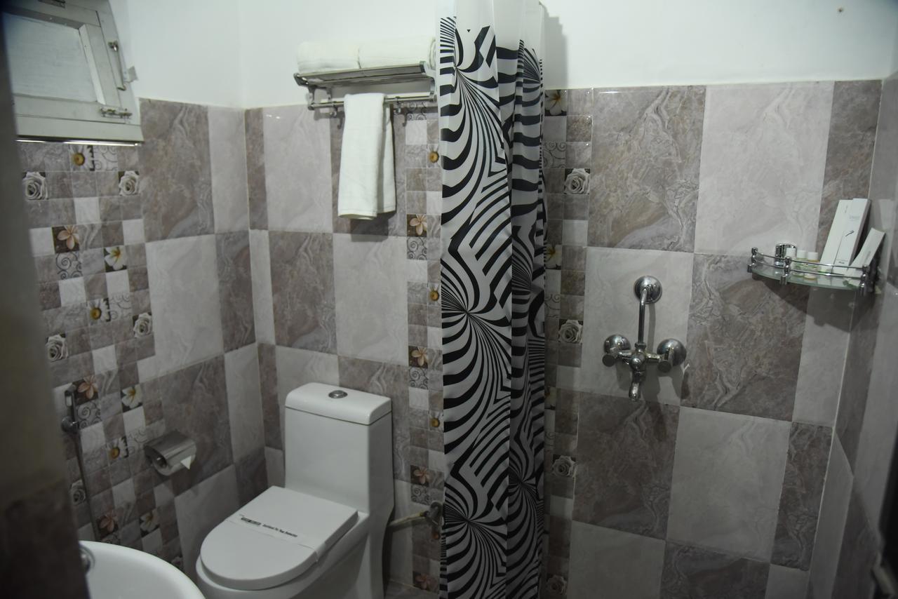Rnb Select Vijay Delux Hotel Sultānpur Kültér fotó