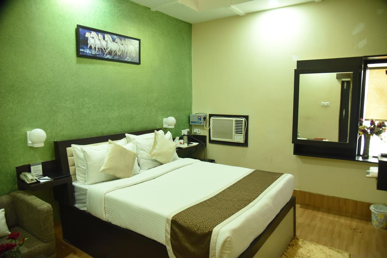 Rnb Select Vijay Delux Hotel Sultānpur Kültér fotó