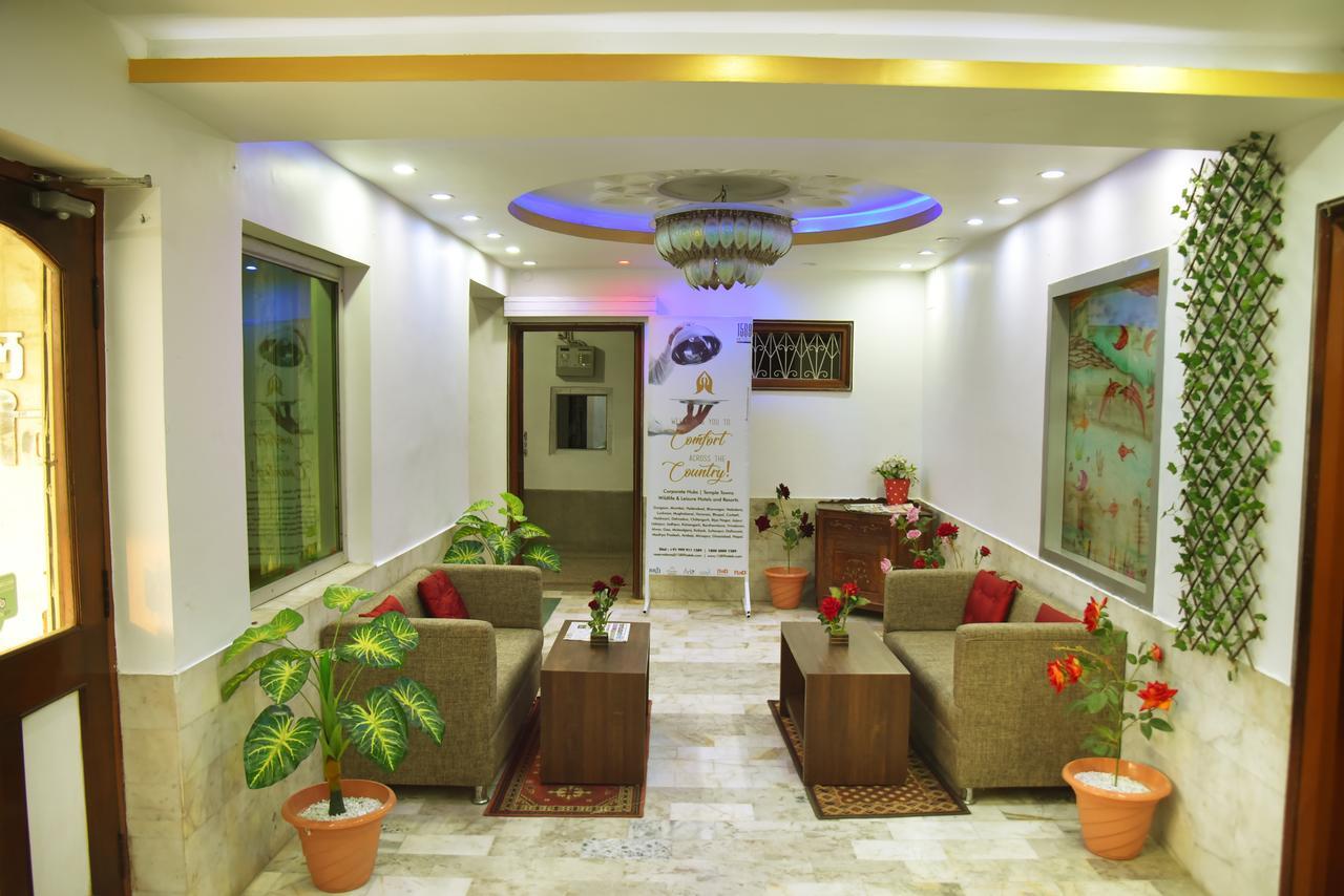 Rnb Select Vijay Delux Hotel Sultānpur Kültér fotó